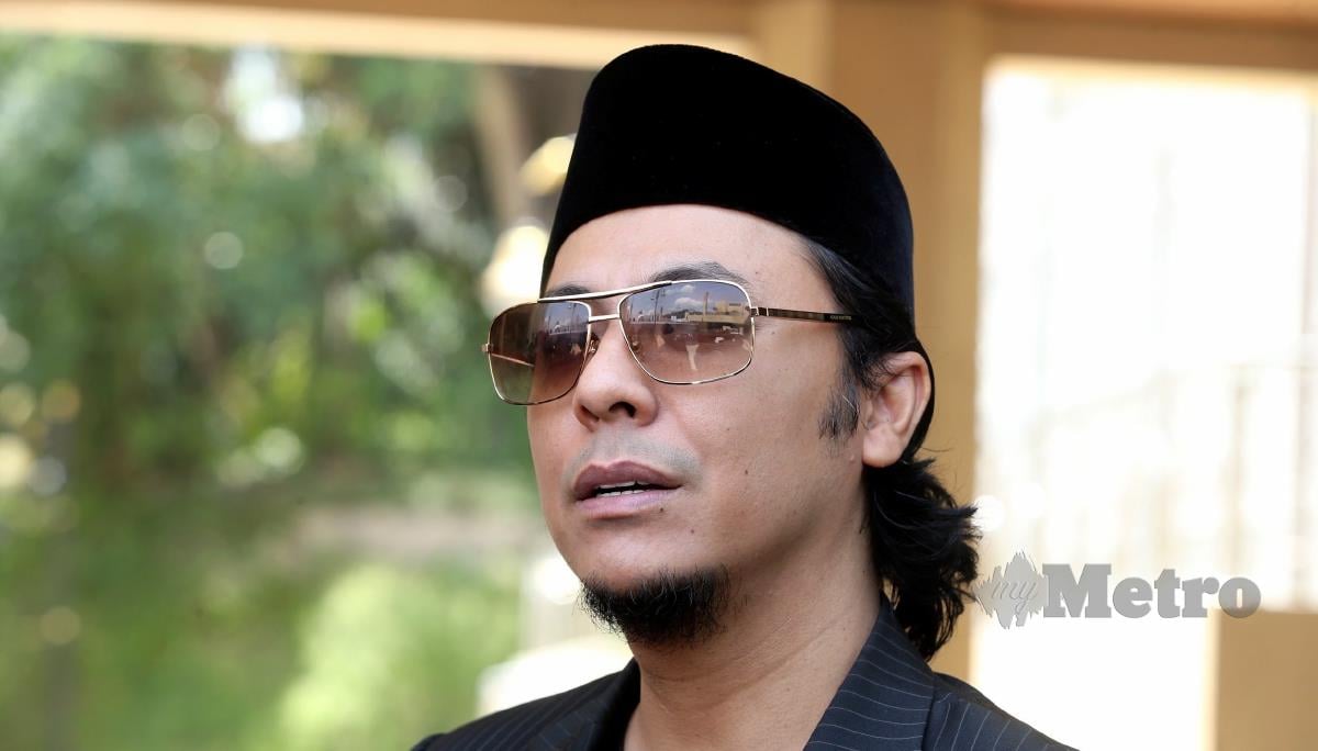 Syamsul Yusof selepas menghadiri Jawatan Kuasa Pendamai di Jabatan Agama Islam Wilayah Persekutuan (JAWI), Kuala Lumpur. FOTO HAIRUL ANUAR RAHIM