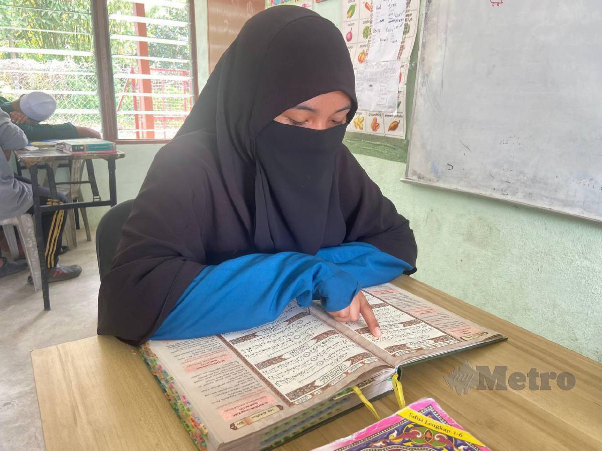 Siti Hawa Mokhtar belajar di Pondok Pengajian Islam (PPI) di Kok Lanas bagi memantapkan lagi tahap pengetahuan dalam bidang agama pada Februari lalu serta mempelajari lebih mendalam mengenai Islam. FOTO HAZIRA AHMAD ZAIDI