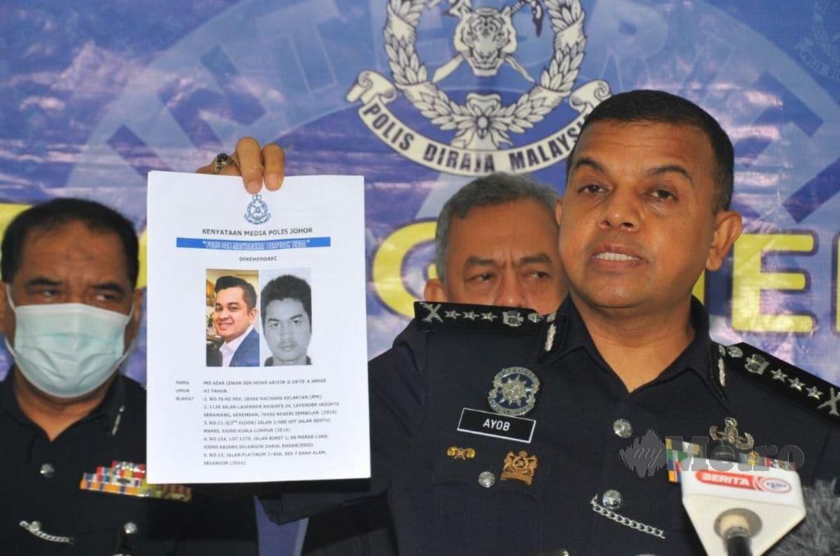 etua Polis Johor, Datuk Ayob Khan Mydin Pitchay menunjukkan gambar bekas Pendakwa Raya yang juga orang penting sindiket Pengubahan Wang Haram dan jenayah Komersial berkaitan Datuk Seri Nicky Liow. FOTO OMAR AHMAD
