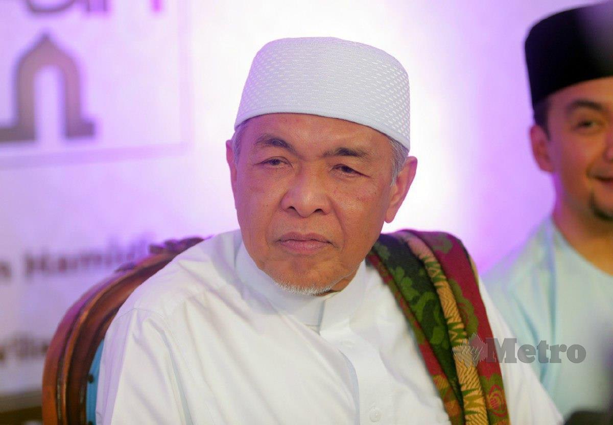 Timbalan Perdana Menteri yang juga Menteri Kemajuan Desa dan Wilayah Datuk Seri Dr. Ahmad Zahid Hamidi ketika hadir Majlis Santunan Kasih Ramadan di Masjid Jamek Sungai Gersik, Muar, Johor. FOTO NUR AISYAH MAZALAN