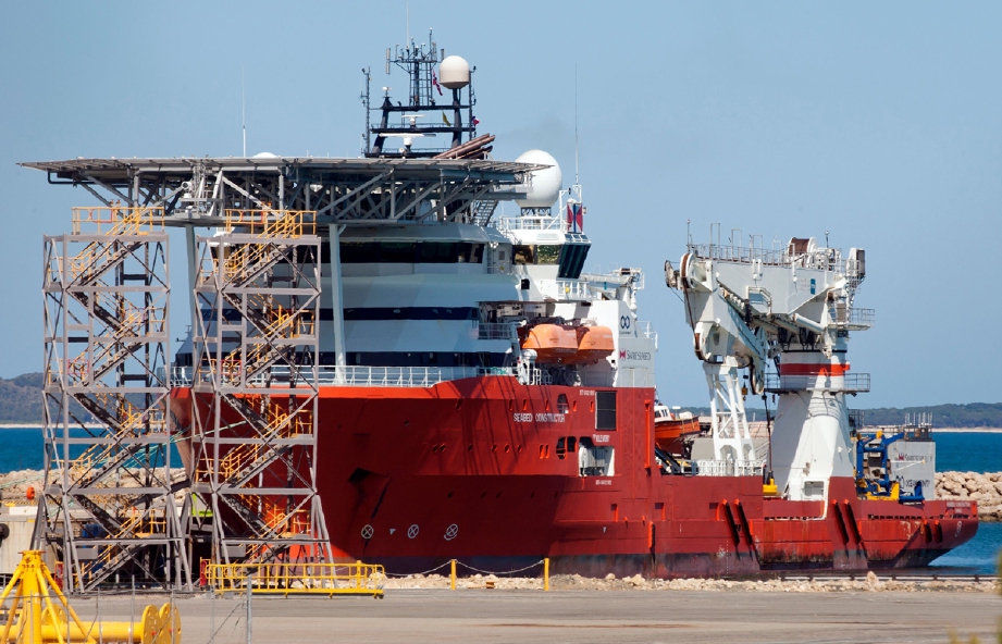 Kapal Seabed Constructor berlabuh di Kompleks Marin Australia, Henderson, selatan Perth, hari ini. - Foto AFP