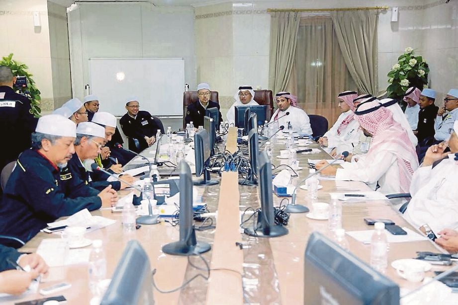  SYED Saleh bersama Muhammed Amin   mempengerusikan mesyuarat penyelarasan operasi Masya'ir antara Tabung Haji dan Muassasah Tawafa Asia Tenggara.
