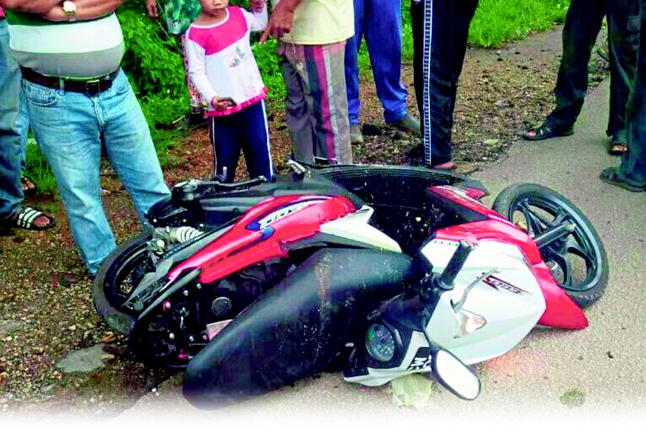 KEADAAN motosikal Mohamad Sani yang terbabit dalam kemalangan. 