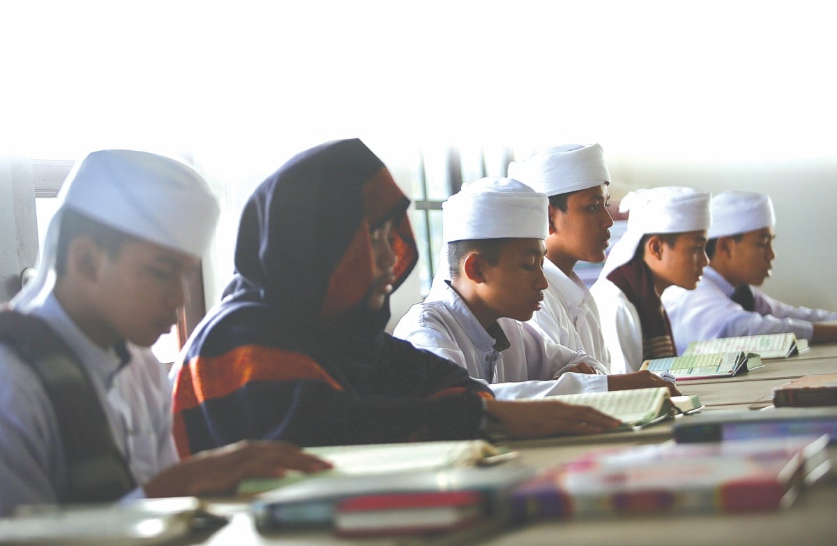 MENERUSI Belanjawan 2023,  kerajaan memperuntukkan RM150 juta bagi menyelenggara sekolah agama rakyat, tahfiz dan institusi pondok berdaftar.