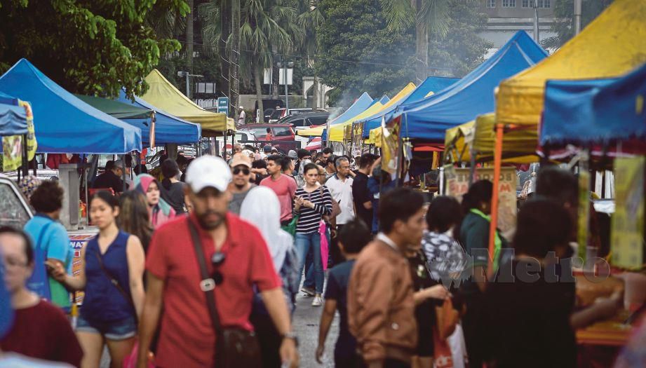 KETIBAAN bazar Ramadan dinantikan penduduk Malaysia tanpa mengira bangsa serta agama.
