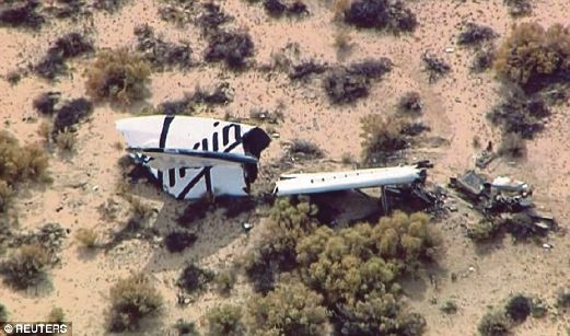 SEBAHAGIAN daripada rangka kapal angkasa SpaceShipTwo yang terhempas di Gurun Mojave, California, kelmarin. 