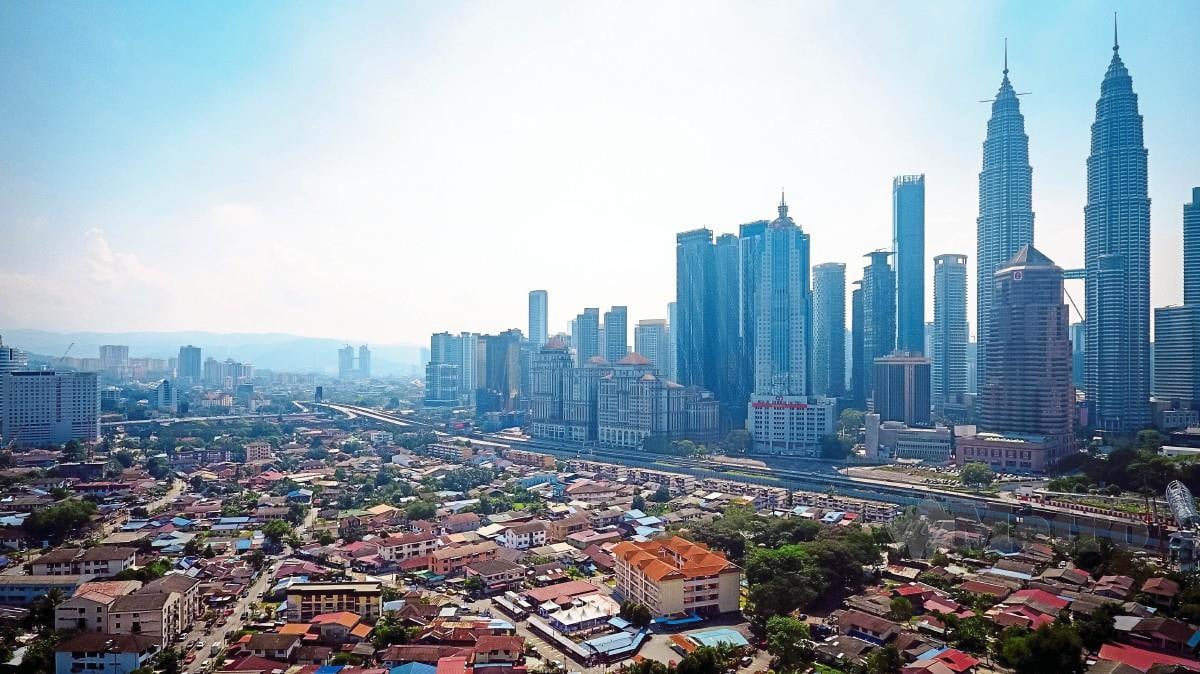 MALAYSIA sebagai sebuah ekonomi kecil  terbuka tidak terkecuali daripada tempias cabaran  dihadapi  oleh seluruh dunia.