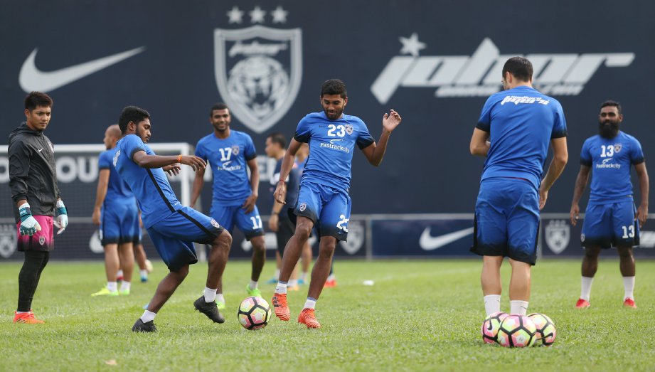 JOHOR DT menjalani latihan persiapan bagi perlawanan akhir Piala Malaysia. FOTO/MOHD AZREN JAMALUDIN