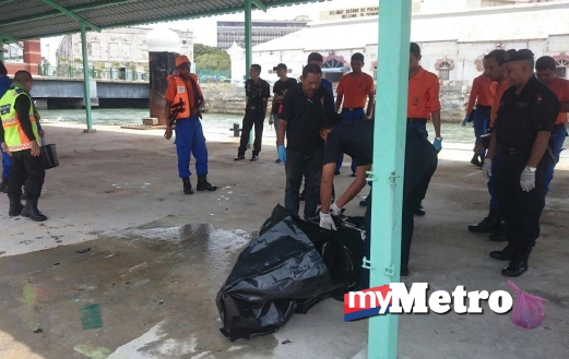Mayat mangsa dibawa ke Pelabuhan Pulau Pinang. FOTO ihsan JPAM