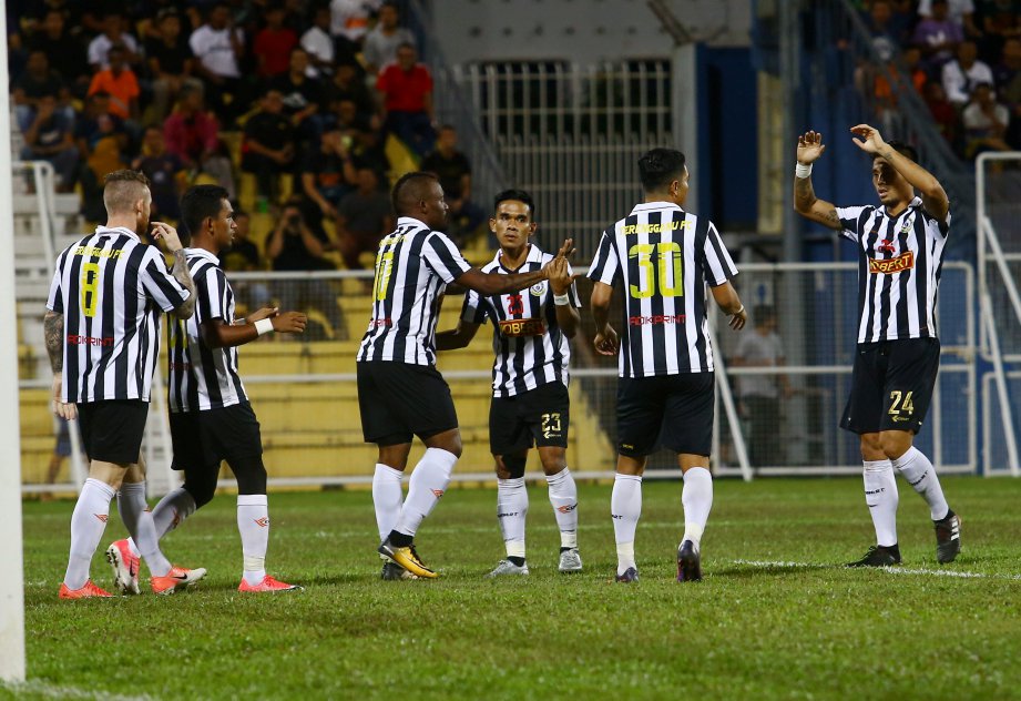 SKUDA Terengganu FC adakan siri perlawanan persahabatan uji ketajaman penyerang. - Foto ROZAINAH ZAKARIA