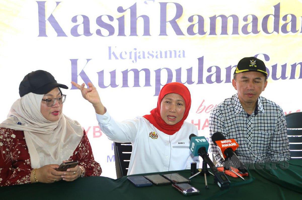 Menteri Pembangunan Wanita, Keluarga dan Masyarakat, Datuk Seri Nancy Shukri, menghadiriProgram Kasih Ramadan YKN, di Jeti Balang Kampung Beradek Kuching. FOTO NADIM BOKHARI