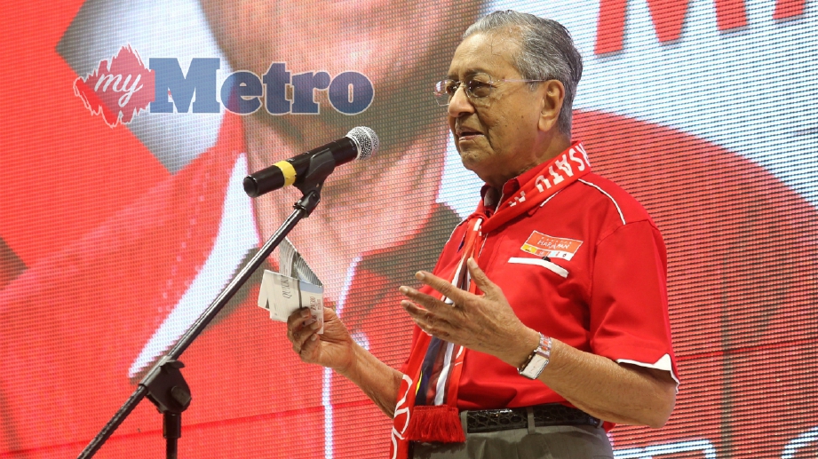 PENGERUSI Pakatan Harapan, Tun Mahathir Mohamad berucap di Program Harapan Malaysia di Parit Jawa. FOTO Adi Safri