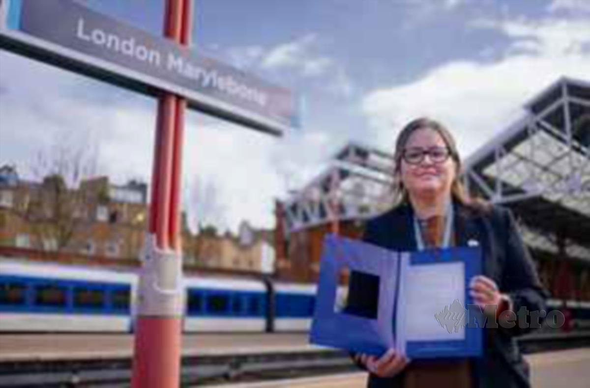 REHANA Khawaja secara rasmi mendaftarkan Marylebone sebagai nama tengahnya. FOTO Chiltern Railways