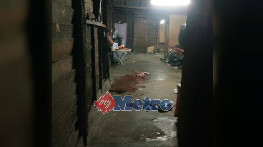 TEMPAT mangsa ditetak di dalam  rumahnya di Jalan Sekerat, Tawar malam tadi. FOTO Ihsan PDRM
