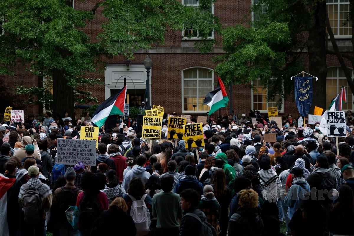 AKTIVIS pro-Palestin di Universiti Columbia mengadakan demonstrasi