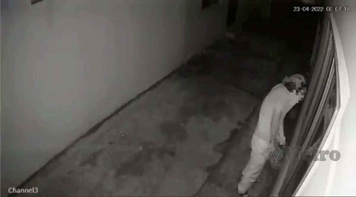 Seorang lelaki diburu selepas lakukan perbuatan tidak senonoh di belakang rumah seorang akauntan wanita di Seksyen 23 pada Sabtu lalu. FOTO IHSAN PEMBACA
