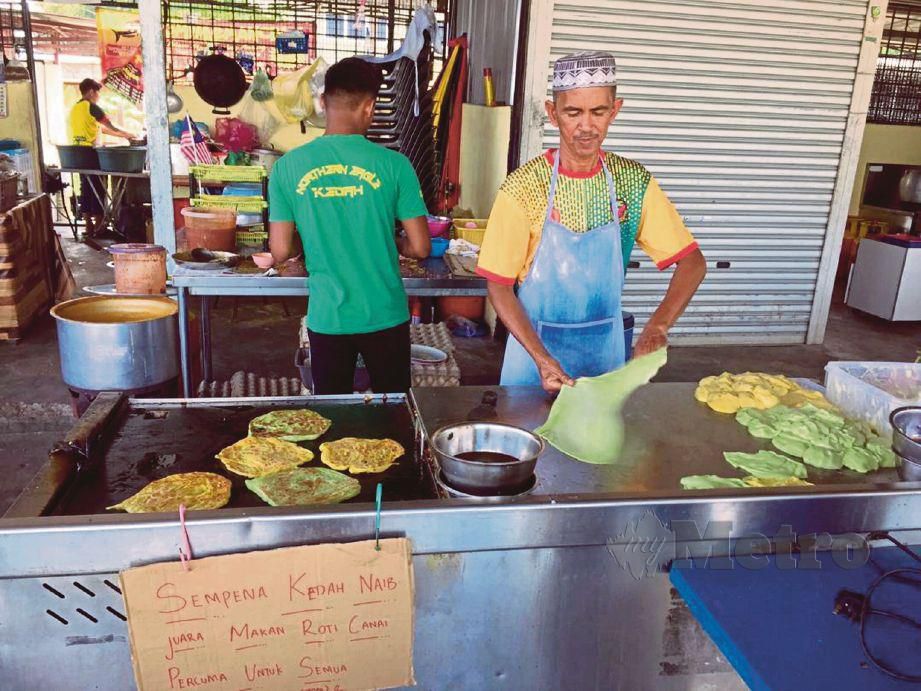 PAK Mi  menyediakan roti canai hijau kuning  percuma kepada pelanggannya di Gerai Peladang, Kuala Ketil.