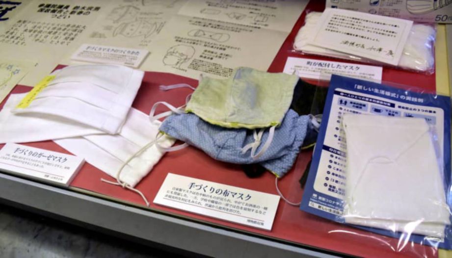ANTARA barangan berkaitan pandemik Covid-19 yang dikumpulkan oleh beberapa muzium di Jepun. FOTO Agensi 