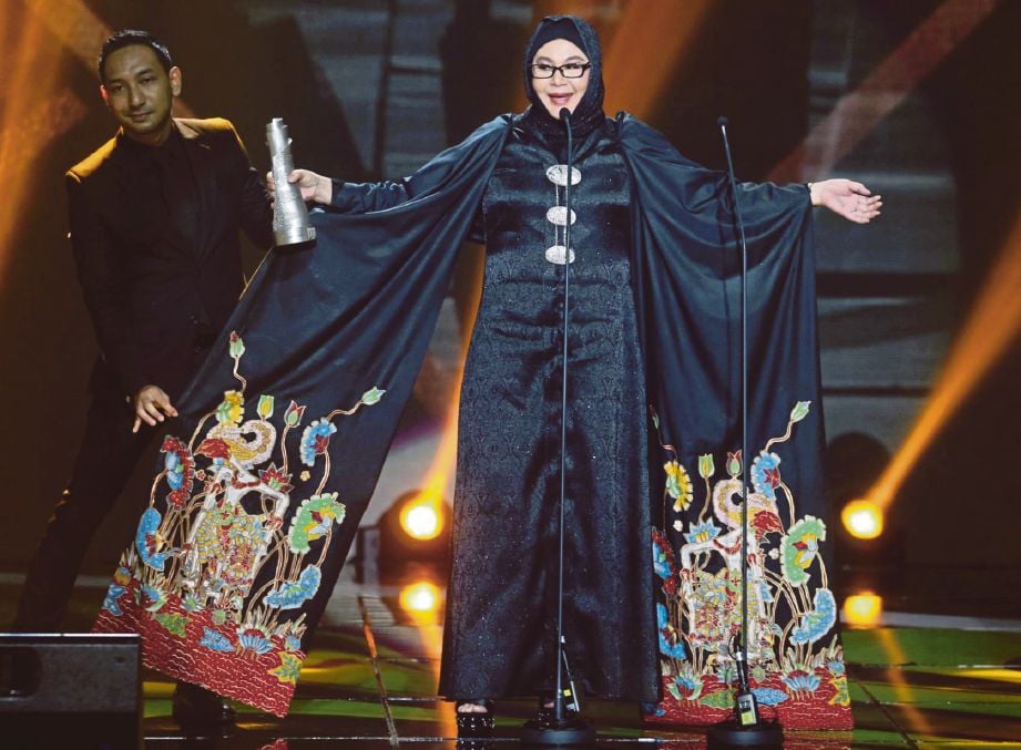 DRAMA arahan Erma Fatima cemerlang pada Anugerah Skrin 2017, malam tadi.
