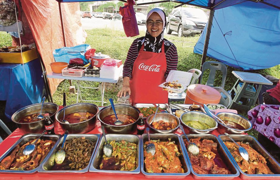 SHAHIDA  menyediakan menu masakan Melayu yang menjadi tarikan pengunjung menjelang tibanya bulan puasa. 