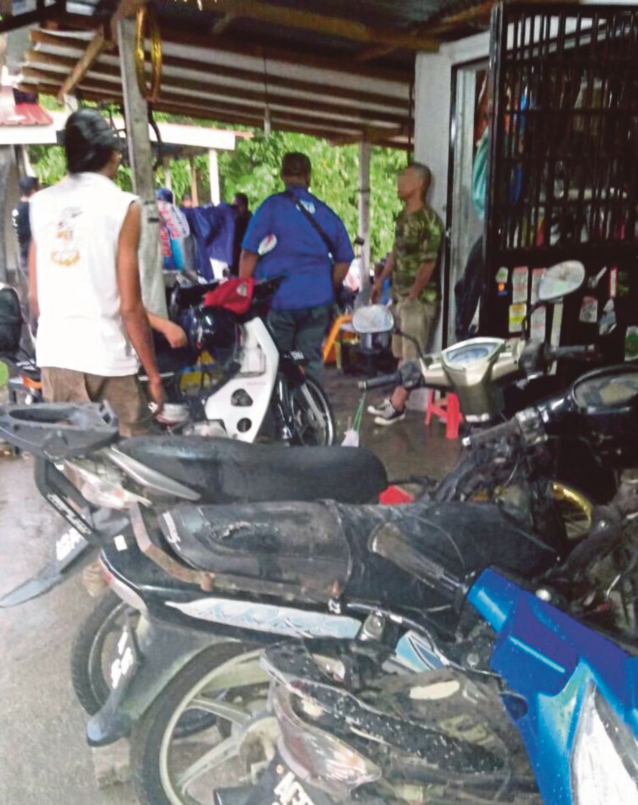 BENGKEL di Kampung Menora yang dijadikan markas mengubah suai motosikal curi dan menjual air ketum diserbu polis.