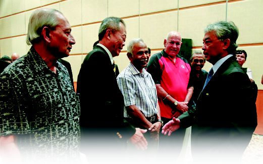 PELUANG Tengku Abdullah (kanan) mencipta nama di peringkat antarabangsa kini terbuka.  