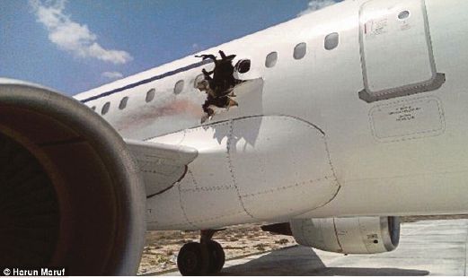 Lubang pada badan  pesawat Airbus A321 itu, dipercayai akibat letupan bom.