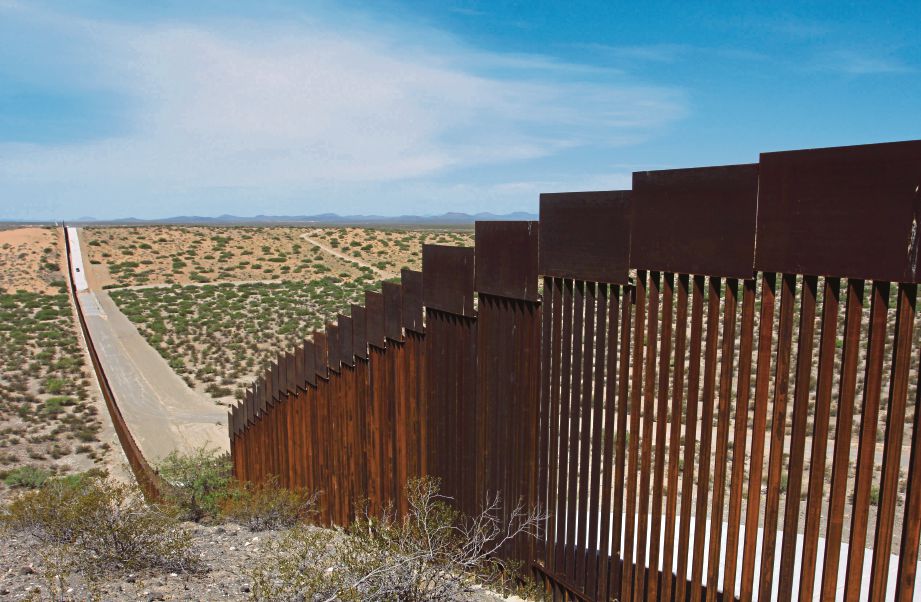 SEBAHAGIAN tembok di sempadan AS-Mexico. FOTO AFP