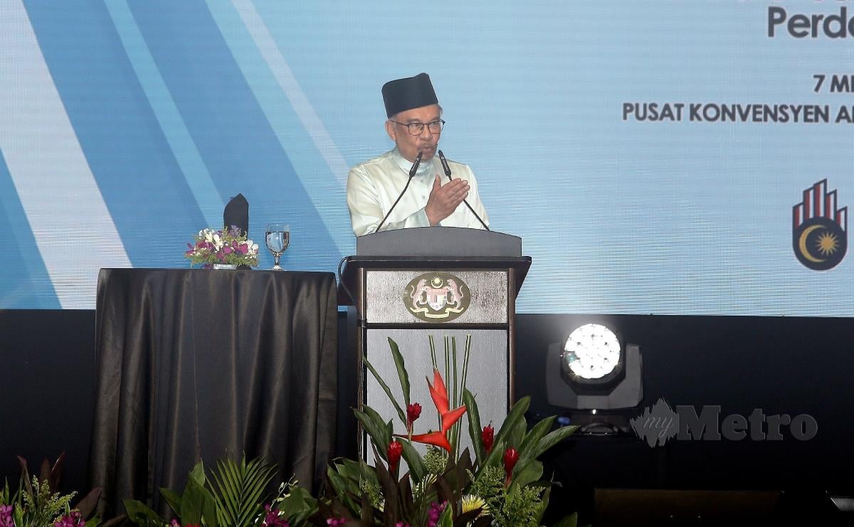 Perdana Menteri, Datuk Seri Anwar Ibrahim berucap ketika hadir Majlis Peluncuran Strategi Pembentangan Rasuah Nasional (NACS) 2024-2028 di Putrajaya. FOTO MOHD FADLI HAMZAH