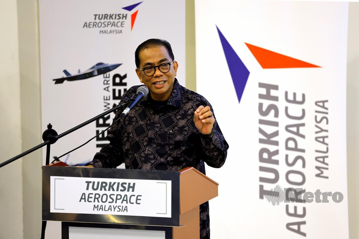 Menteri Pertahanan Datuk Seri Mohamed Khaled Nordin pada pelancaran hab operasi ‘Turkish Aerospace Malaysia’ (Tusas Malaysia Sdn Bhd), di sini, hari ini. FOTO BERNAMA