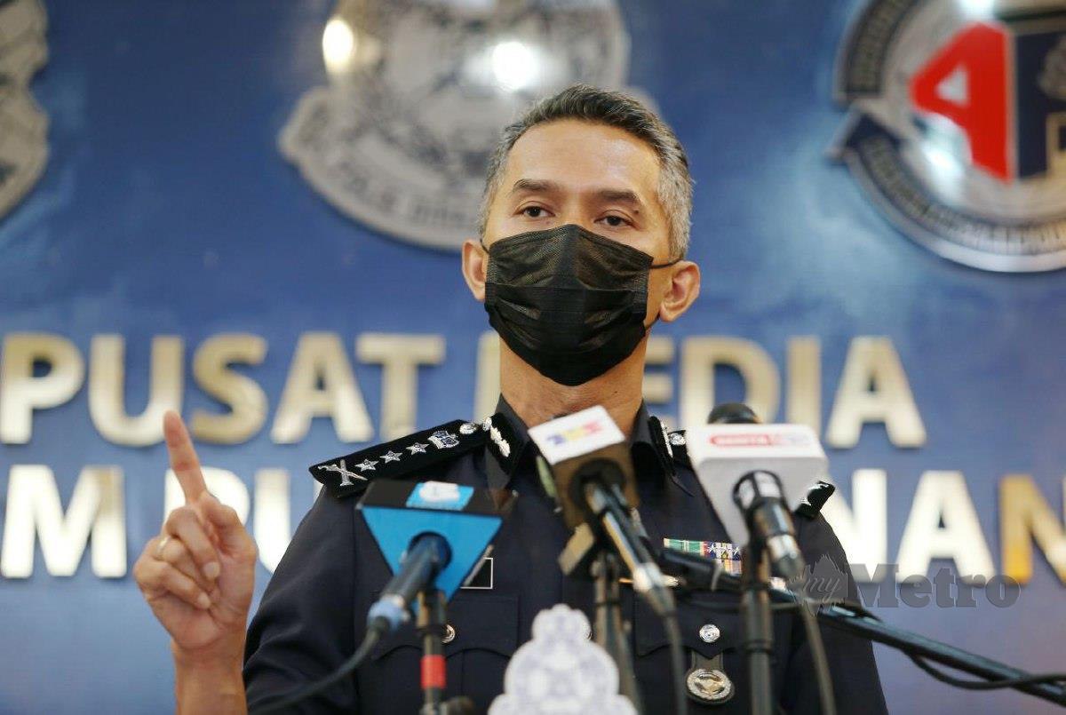 Ketua Polis Pulau Pinang, Datuk Mohd Shuhaily Mohd Zain memberi kenyataan media mengenai kes vidoe viral polis trafik mengiringi orang awam pada sidang media di Ibu Pejabat Kontinjen Polis Pulau Pinang. FOTO MIKAIL ONG