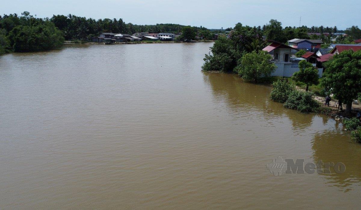 Sungai Golok berjarak hanya 40 meter yang menjadi pemisah Malaysia-Thailand memudahkan sindiket penyeludup. FOTO ARKIB NSTP