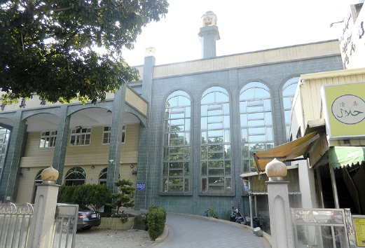 MASJID Kaohsiung mengandungi tiga tingkat dan menjadi kebanggaan penduduk Islam setempat.