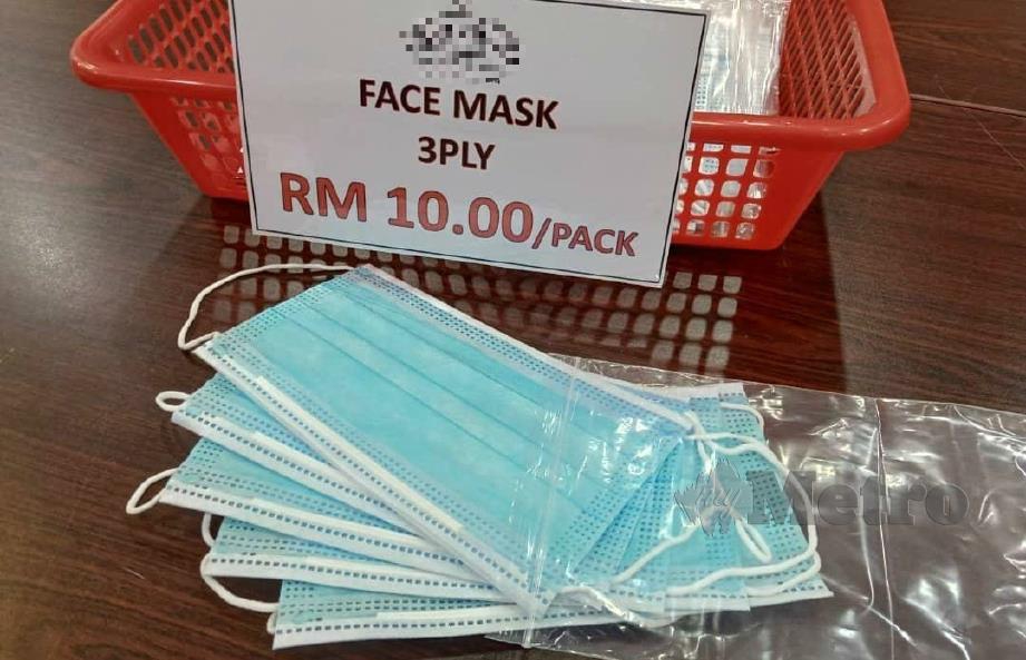 Pelitup muka tiga lapisan yang dijual dengan harga RM10 untuk lima keping kepada pelanggan yang tiada peralatan itu dan ingin masuk ke premis. FOTO Ihsan KPDNHEP