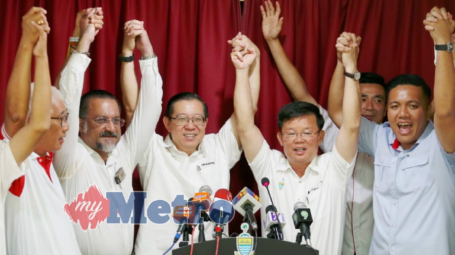 MENTERI Kewangan, Lim Guan Eng (tengah) mengumumkan Chow Kon Yeow (dua dari kanan) sebagai Ketua Menteri Pulau Pinang baharu semasa sidang media di pejabat Kompleks Tun Abdul Razak (KOMTAR), Pulau Pinang. FOTO Mikail Ong