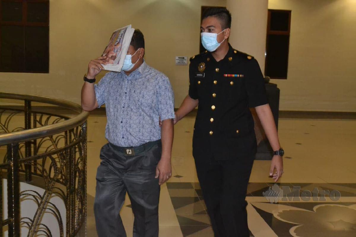 Pengarah Agensi Penguatkuasaan Maritim Malaysia (Maritim Malaysia) Zon Maritim Tanjung Sedili, Johor Mohamad Sulhan Zainon, 51 tidak mengaku salah menerima suapan di Mahkamah Sesyen, Kuantan. FOTO Asrol Awang
