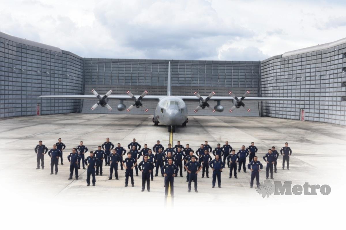 KUMPULAN Senggaraan Barisan Kedua, Cawangan Kejuruteraan TUDM Pangkalan Udara Subang membuktikan keupayaan menyelenggara Pesawat C130H (M30-11).