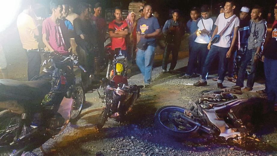  DUA pemuda   terbunuh apabila motosikal ditunggang mereka bertembung di Kilometer 48, Jalan Besar FELDA Jengka 14.