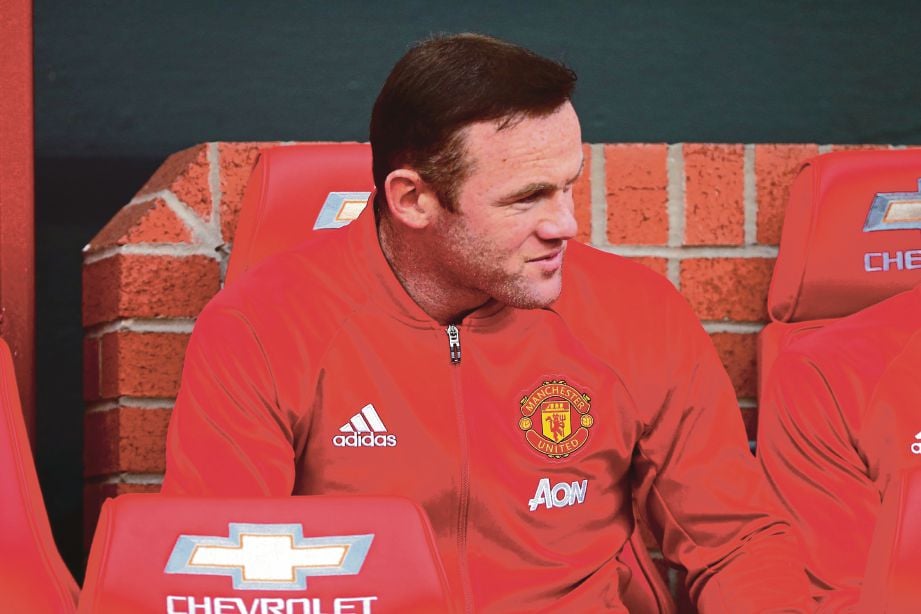  Rooney memulakan tiga aksi terakhir bersama United di bangku simpanan.