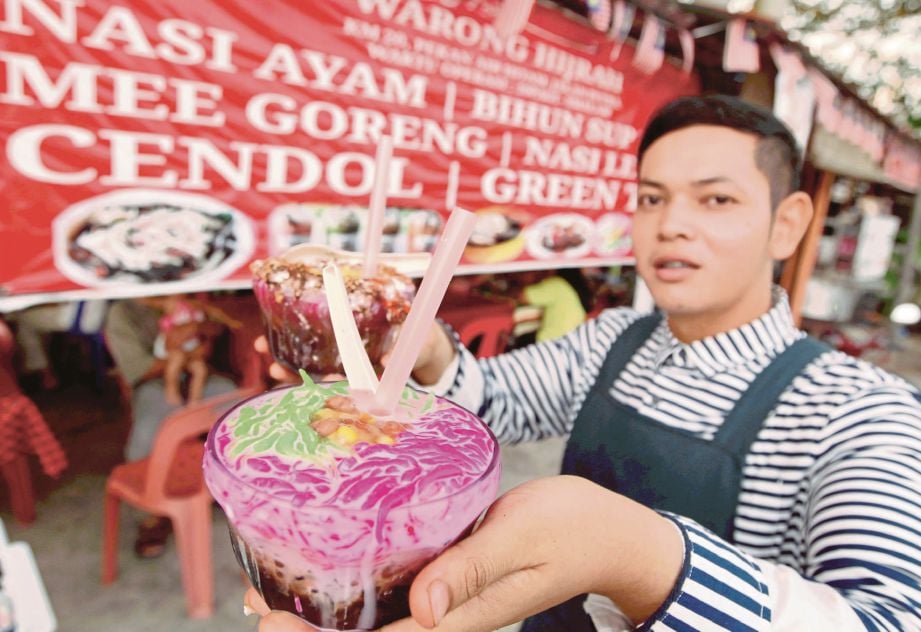   hidangan istimewa cendol   merah jambu  yang dijual di Warong Hijrah.