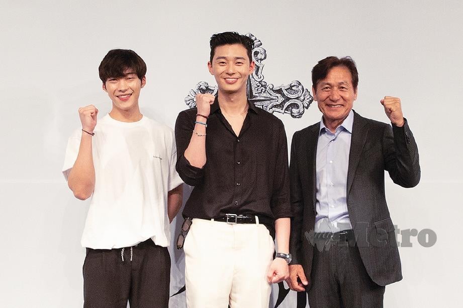 DARI kiri, Do Hwan, Seo Joon dan Sung Ki.