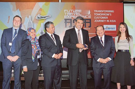 Badlisham (empat dari kiri) pada  forum sempena Future Travel Experience Asia 2014, kelmarin.