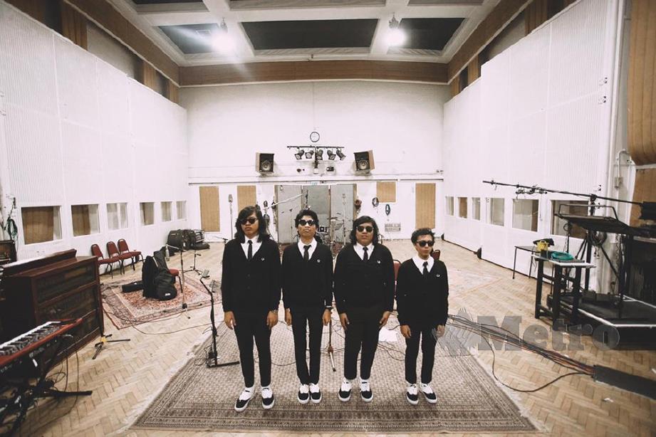 KUGIRAN Masdo ketika rakaman album kedua di Abbey Road Studio, London.