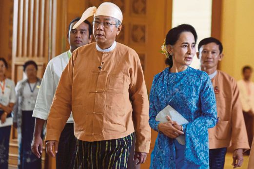SUU KYI dan Presiden Htin Kyaw. 