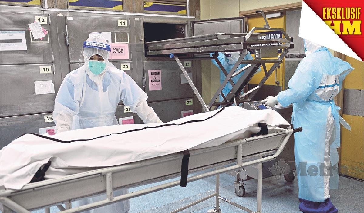 Pengurusan jenazah pesakit Covid-19 di Jabatan Forensik, Hospital Kuala Lumpur. FOTO AIZUDDIN SAAD