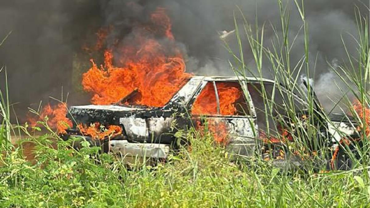 Satu jasad manusia ditemui hangus terbakar dalam sebuah kereta yang di Tanah Perkuburan Cina Bagan Serai.