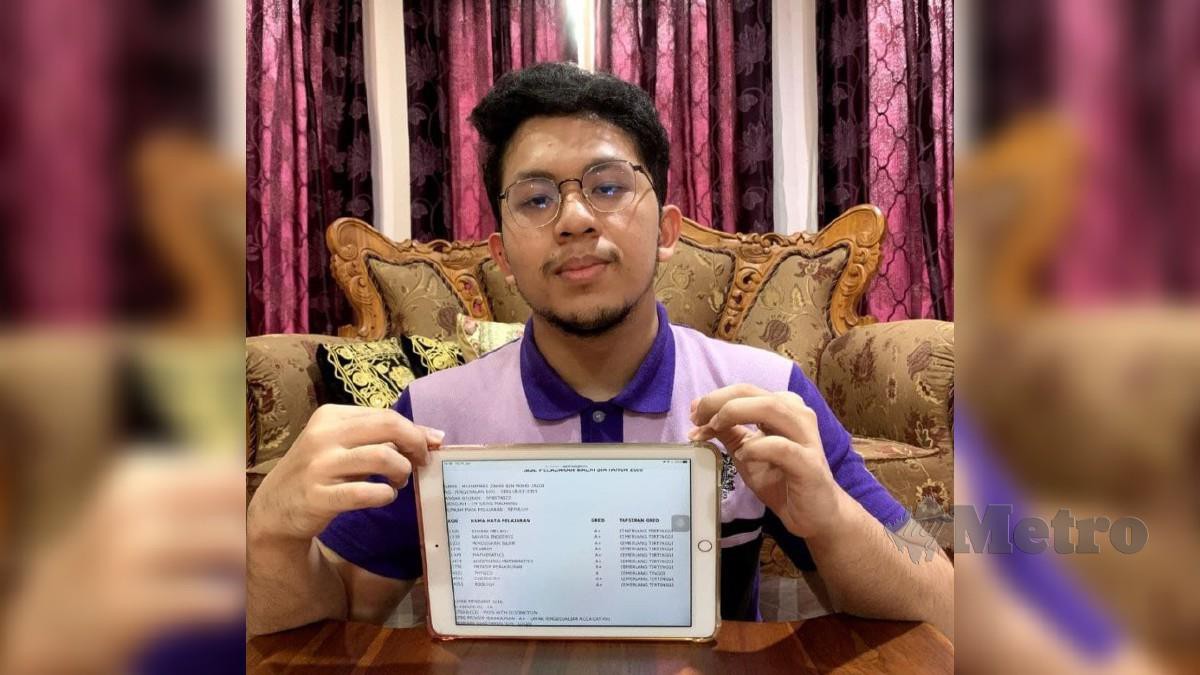Muhammad Zahir Mohd Zaidi, 18, yang memperoleh keputusan Sijil Pelajaran Malaysia (SPM) 9A+ dan 1A yang diumumkan hari ini. FOTO IHSAN MUHAMMAD ZAHIR
