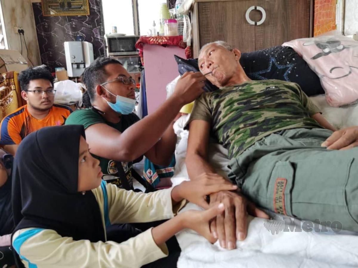 Syed Anuar Tuan Baseng, 49, yang terlantar selepas diserang angin ahmar. FOTO ZATUL IFFAH ZOLKIPLY