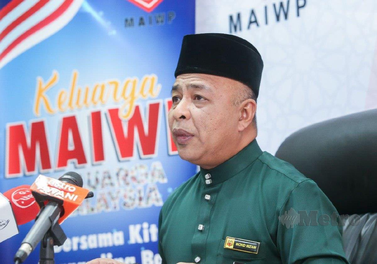 Sidang media Pemangku Ketua Pegawai Eksekutif MAIWP, Mohd Nizam Yahya berkenaan keputusan SPM MAIWP di Bangunan PERKIM. FOTO FARIZ ISWADI ISMAIL.