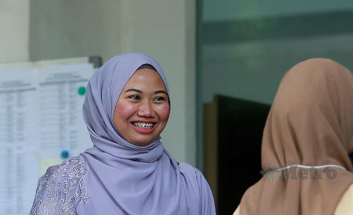 Nurul Shuhada Mat Shukri hadir  di Mahkamah Tinggi Syariah Shah Alam  bagi perbicaraan dan keputusan lafaz cerai terhadap suaminya, Hafidz Rosdi. FOTO FAIZ ANUAR